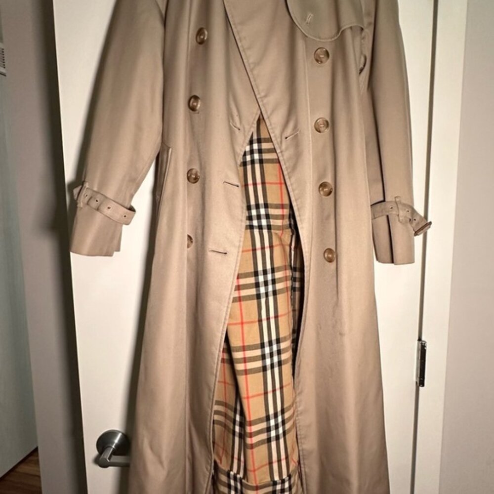 Burberry Tan Trench Coat with Iconic Check Lining